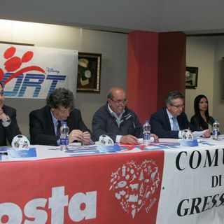 Da sn: Michel Martinet, sindaco di Gressan; Aurelio Marguerettaz, ass. regionale allo Sport; Renzo Bionaz; Marco Vierin, v.p. Consiglio Valle; Emily Rini, ass. reg. Istruzione e Cltura; Pierantonio Genestrone, pres. di Confcommercio VdA. Interbista tratta da