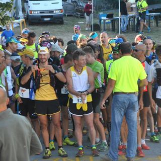 Atleti alla partenza del trail (cliccare sulla foto per avviare la minigallery