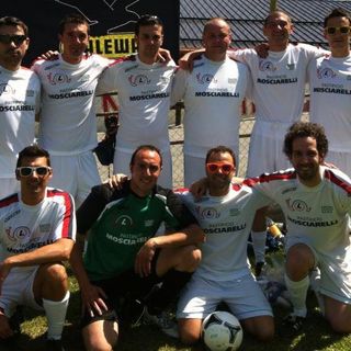 Simone Zoppo (secondo da dx) insieme a Mauro Orlandi, Robert Lord Armstrong, Nico Ciro, Andrea Chasseur, Fabrizio Ramponi, Fabio Berlier, Simone Zoppo e Nico Stilo