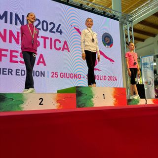 Per la Gym Aosta Ilenia Molinaro 1° al nastro e Arianna Desandré 3° alla palla e alle clavette alla Ginnastica in festa 2024