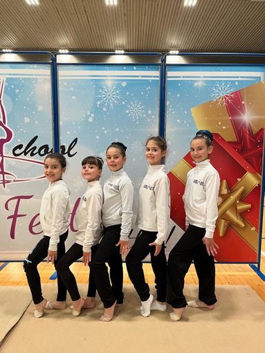 da sn Francesca Lucia Raso, Greta Fumasoli, Greta Iannino, Linnea Coda, Alya Porliod da sn Francesca Lucia Raso, Greta Fumasoli, Greta Iannino, Linnea Coda, Alya Porliod