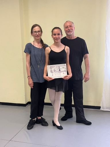 Martina Vigliocco, ballerina dell’Institut  de Danse du Val d’Aoste a Torino in uno stage con 2 maestri russi