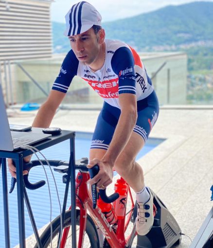 Vincenzo Nibali, uno dei campioni che si sfideranno nel The Challenge of Stars ha detto: "Il format della Challenge of Stars, con le sue sfide one-to-one ad eliminazione diretta, è qualcosa di innovativo e imprevedibile tra le gare virtuali viste finora. In attesa delle corse vere, su strada, credo che questo format sia un bel modo per regalare ai tifosi un po’ di spettacolo e una sfida tra grandi campioni." Vincenzo Nibali, uno dei campioni che si sfideranno nel The Challenge of Stars ha detto: "Il format della Challenge of Stars, con le sue sfide one-to-one ad eliminazione diretta, è qualcosa di innovativo e imprevedibile tra le gare virtuali viste finora. In attesa delle corse vere, su strada, credo che questo format sia un bel modo per regalare ai tifosi un po’ di spettacolo e una sfida tra grandi campioni."