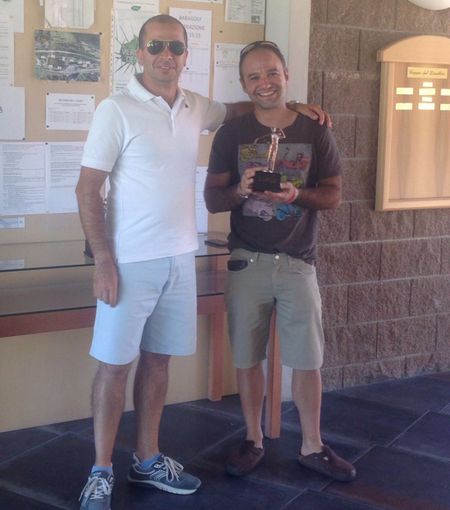 Qui e nella foto nell'articolo, Alessandro Leonardi premia Davide Mafrica ed Emilio Bionaz Qui e nella foto nell'articolo, Alessandro Leonardi premia Davide Mafrica ed Emilio Bionaz