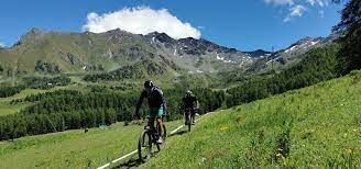 La Valle d'Aosta sportiva mette a disposizioni nuove guide ciclo-escursionistiche La Valle d'Aosta sportiva mette a disposizioni nuove guide ciclo-escursionistiche