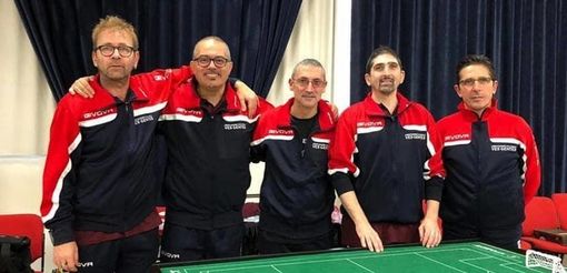 Terzo da sn in piedi, Stefano Zappacosta con la maglia del Ves Gentes Chieti agli ultimi Campionati Italiani a Squadre di Serie A Categoria Subbuteo Terzo da sn in piedi, Stefano Zappacosta con la maglia del Ves Gentes Chieti agli ultimi Campionati Italiani a Squadre di Serie A Categoria Subbuteo