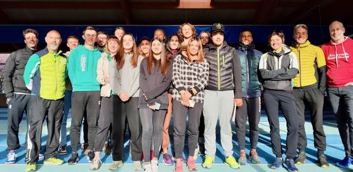 Da sinistra Alex Serafini, Luigi Concio, Elia Franciscono, Lorenzo Scali, Laurent Plebs, Giulia Aresca, Andrea Aresca, Giulia Missana, Eleonora Foudraz, Dorotea Tedesco, Charlotte Siani, Sara Lorenzini, Gabriele Adorni, Camilla Sergi, Ileana Ottollenghi, Samuele Ponticelli, Maurice Lale Demoz, Elisabetta Negra, Davide Chevrier. All’estrema destra il docente Patrick Ottoz, allenatore 4° livello che ha tenuto la prima giornata di pre corso Da sinistra Alex Serafini, Luigi Concio, Elia Franciscono, Lorenzo Scali, Laurent Plebs, Giulia Aresca, Andrea Aresca, Giulia Missana, Eleonora Foudraz, Dorotea Tedesco, Charlotte Siani, Sara Lorenzini, Gabriele Adorni, Camilla Sergi, Ileana Ottollenghi, Samuele Ponticelli, Maurice Lale Demoz, Elisabetta Negra, Davide Chevrier. All’estrema destra il docente Patrick Ottoz, allenatore 4° livello che ha tenuto la prima giornata di pre corso