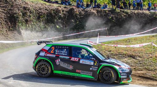 Il pilota valdostano Elwis Chentre, navigato dall'astigiano Fabio Grimaldi, hanno chiuso settimi sulla Skoda Fabia Evo Rally2 curata dal preparatore di Riva di Chieri (di Roberto Scalvazio) Il pilota valdostano Elwis Chentre, navigato dall'astigiano Fabio Grimaldi, hanno chiuso settimi sulla Skoda Fabia Evo Rally2 curata dal preparatore di Riva di Chieri (di Roberto Scalvazio)