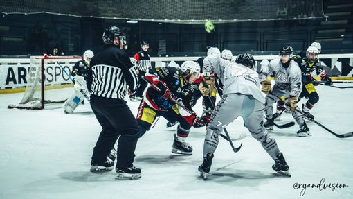 L'Hockey Club Aosta vince 7 - 2 contro il Feltre L'Hockey Club Aosta vince 7 - 2 contro il Feltre