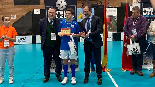 Marco Giacosa premiato come Man of the Match, premio consegnato dagli ambasciatori italiani in Spagna Marco Giacosa premiato come Man of the Match, premio consegnato dagli ambasciatori italiani in Spagna