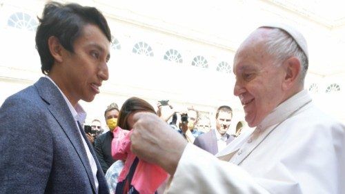 Bernal con Papa Francesco