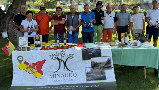 Da sinistra: Emidio Brun, Myriam Velthin, Franco Corino, Pietro Minaudo (sponsor), Dario Come, Emilio Bionaz, Daniele Gaspare Collomb, Gianfranco Ratibondi, Cesarino Colle, Francesco Casella e Giuseppe Ramolivaz