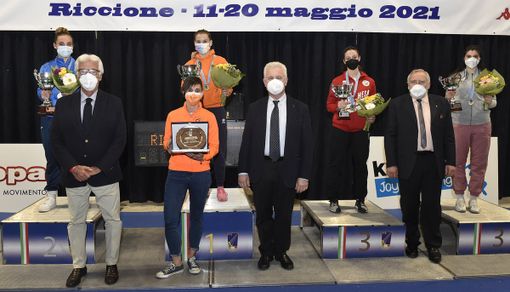 La premiazione delle spadiste a Riccione (foto qui e nell'articolo credit Augusto Bizzi Federscherma)