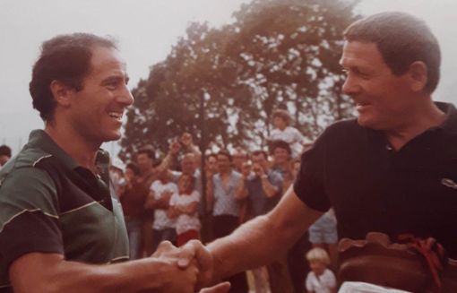 Mister Nunzio Santoro con il grande Gigi Radice. Santoro è uno dei maggiori conocitori del mondo del calcio visto da dentro Mister Nunzio Santoro con il grande Gigi Radice. Santoro è uno dei maggiori conocitori del mondo del calcio visto da dentro