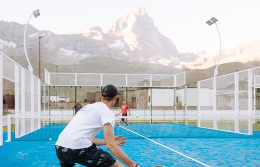 Un’experience a misura di padel, con la clinic del maestro Enrico Corbinelli e vista sul Cervino