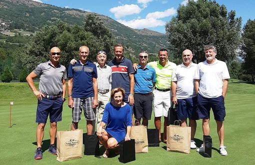 Da dx: Marcello Leonardi, Flavio Spalla, Andrea Leonardi, Roberto Rossi, Andrea Leonardi Aramini, Giuseppe carpentieri, Roberto Jacquemod Pane, Dario Borney , seduta Elsa Blanc