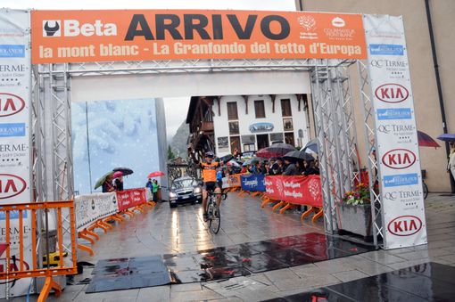 Ciclismo. Wladimir Cuaz nella top ten di categoria alla Maratona dles Dolomites in Badia