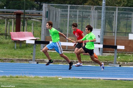 4x10 Cadetti Cogne. Nell'articolo prima frazione staffetta svedesefemminile