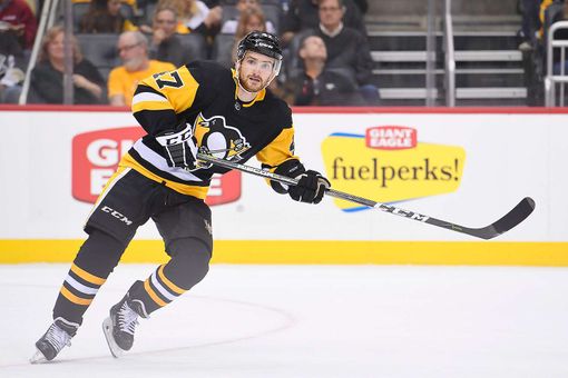 Hockey ghiaccio: la lama di un pattino taglia la gola ad Adam Johnson