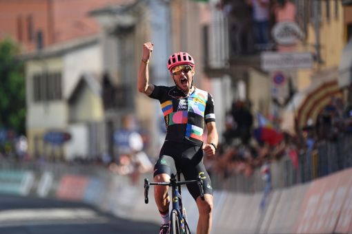 GIRO D'ITALIA: Alberto Bettiol vince la tappa 18, Egan Bernal ancora in Maglia Rosa GIRO D'ITALIA: Alberto Bettiol vince la tappa 18, Egan Bernal ancora in Maglia Rosa