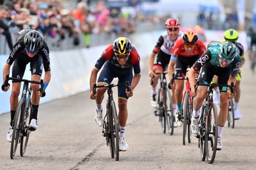 GIRO D'ITALIA: HINDLEY SORPRENDE TUTTI SUL BLOCKHAUS. LOPEZ SUPERA L'ESAME IN ROSA GIRO D'ITALIA: HINDLEY SORPRENDE TUTTI SUL BLOCKHAUS. LOPEZ SUPERA L'ESAME IN ROSA