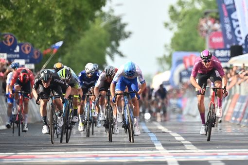 GIRO D'ITALIA: ALBERTO DAINESE VINCE LA DICIASSETTESIMA TAPPA GIRO D'ITALIA: ALBERTO DAINESE VINCE LA DICIASSETTESIMA TAPPA