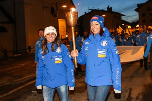 Sci: Fanchini e Schnarf hanno acceso il tripode in mezzo a 350 giovani da 38 nazioni