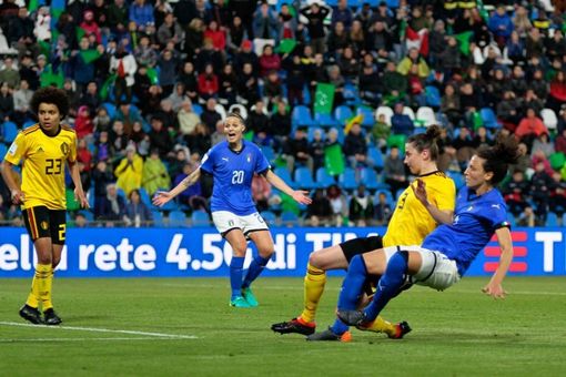 Calcio: L'Italia rosa sconfitta dalle verdi oro del brasile Calcio: L'Italia rosa sconfitta dalle verdi oro del brasile