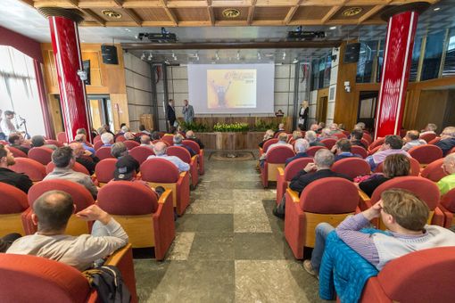 Sala gremita durante la presentazione del Giro Sala gremita durante la presentazione del Giro
