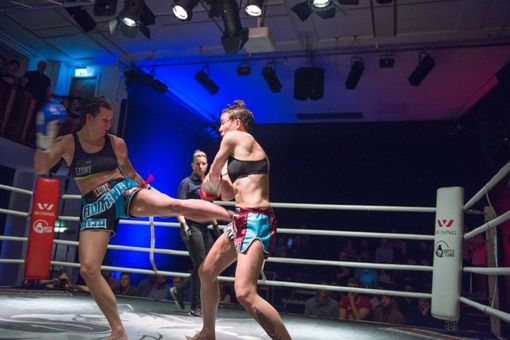 Martine Michieletto (a sn) in azione sul ring