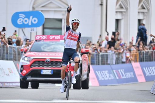 GIRO DLLA SICILIA EOLO: Lo squalo divora la Trinacria