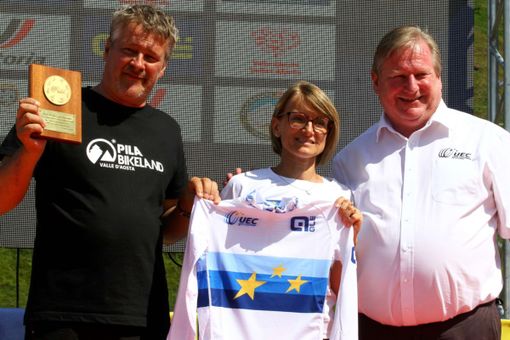 Da sn: Felice Piccolo, Francesca Pellizzer ed il vice presidente Uec Alasdair MacLennan Da sn: Felice Piccolo, Francesca Pellizzer ed il vice presidente Uec Alasdair MacLennan