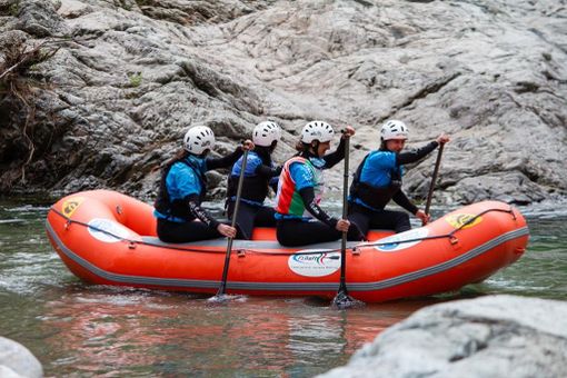 Vda rafting team: Carlotta, Elodie, Gaia, Letizia Vda rafting team: Carlotta, Elodie, Gaia, Letizia