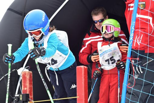 Sport invernali: Più di 200 a ‘Diamo una manche a Telefono azzurro’ a La Thuile Sport invernali: Più di 200 a ‘Diamo una manche a Telefono azzurro’ a La Thuile