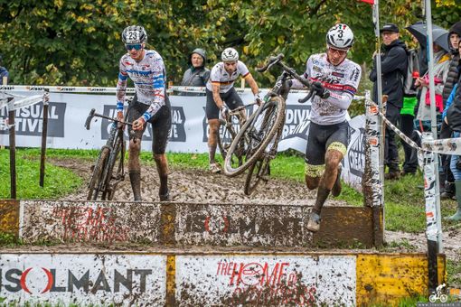 Anselmi, F. Agostinacchio e Careri sul podio del 15° Ciclocross di Brugherio (MB) Anselmi, F. Agostinacchio e Careri sul podio del 15° Ciclocross di Brugherio (MB)