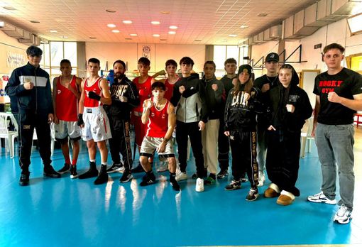 Da sn: Davide Attanasio, Jaele Reyes, Jastin Koceku, Luca de Carolis, Selin Bunduchi, Matteo Rossi, Gianmaria Trapin, Pier Cristiano Trapin, Mei Lavevaz, Kreig Pacuku, Federica Macrì, Christian Lombardi, Amina Golinelli, Marian Balaoi