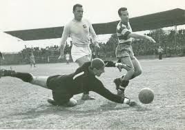 Antoniotti contrastato da Sivio Piola Antoniotti contrastato da Sivio Piola