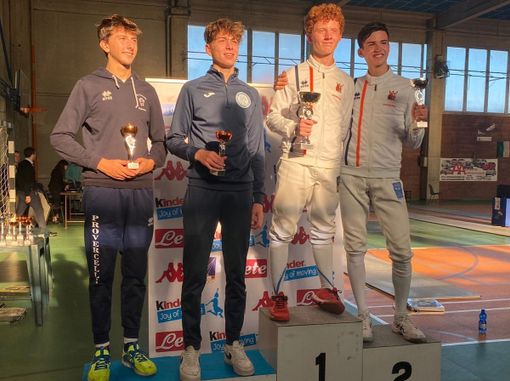 Pietro d'Aquino secondo da sinistra Pietro d'Aquino secondo da sinistra