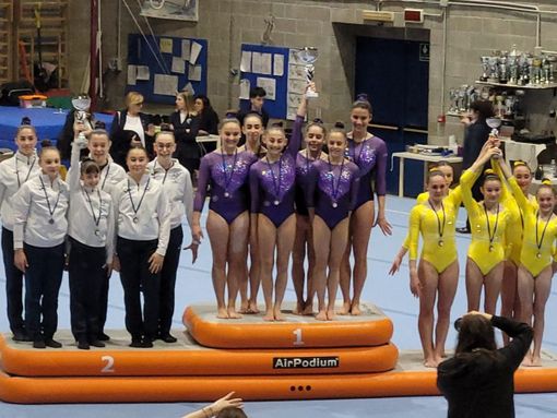 Annie Désandré con le compagne dell’Energym anche nella foto in basso Annie Désandré con le compagne dell’Energym anche nella foto in basso