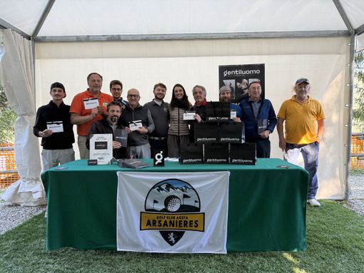 Nella foto da sinistra: Alberto Borre, Sergio Vincenzetti, Maurice Rollet, Federico Gorraz, Paolo Caselli, Andrea Succi, Nicoletta Lampis (SPONSOR), Ennio Pastoret, Simone Meggiolaro, Riccardo Farcoz, Marco Lambert. Nella foto da sinistra: Alberto Borre, Sergio Vincenzetti, Maurice Rollet, Federico Gorraz, Paolo Caselli, Andrea Succi, Nicoletta Lampis (SPONSOR), Ennio Pastoret, Simone Meggiolaro, Riccardo Farcoz, Marco Lambert.