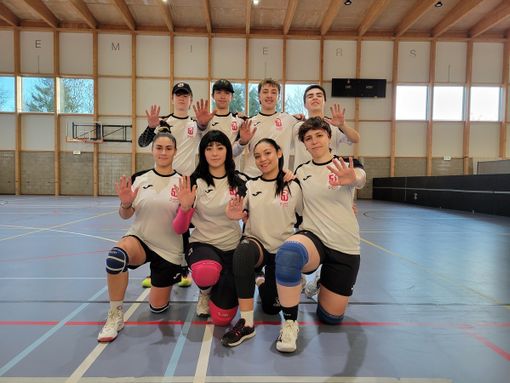 Da sn: Christopher Savioz, Riccardo Sana, Federico Sana, Pierfrancesco Bernardi. in Basso da sx: Cloe Bonomo, Kahina Brahmia, Beatrice Maglio e Beatrice Deregibus