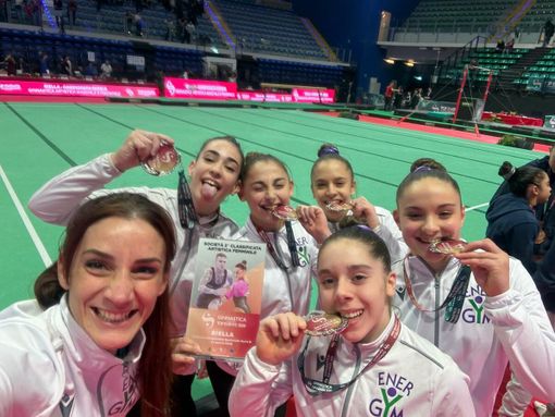 Annie Desandré, prima a destra con le compagne dell’Energym