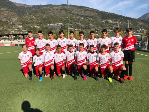 La formazione: ASD Aygreville Calcio – Giovanissimi 2005: AULETTA Edoardo, BETEMPS Julien, CHIANESE Flavio, CUC Tommaso, ESQUISITO Alessio, FOSSON Francesco, GOBBO Tommaso, HENRY Andre', IACOBUCCI Daniel, MENDEZ Emanuel, MONEY Iacopo, NASTASI Giuseppe, PAICO VARGAS Juan Mattia, PELLU Andre', POZZAN Davide, RAO Alessandro, REY Simone, ROSSI Federico, SABATINO Ryan. Mister: Nicola Turato La formazione: ASD Aygreville Calcio – Giovanissimi 2005: AULETTA Edoardo, BETEMPS Julien, CHIANESE Flavio, CUC Tommaso, ESQUISITO Alessio, FOSSON Francesco, GOBBO Tommaso, HENRY Andre', IACOBUCCI Daniel, MENDEZ Emanuel, MONEY Iacopo, NASTASI Giuseppe, PAICO VARGAS Juan Mattia, PELLU Andre', POZZAN Davide, RAO Alessandro, REY Simone, ROSSI Federico, SABATINO Ryan. Mister: Nicola Turato