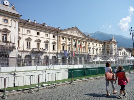 Si stanno ultimando i campi di calcio per il Trofeo Città di Aosta Calcio a 5 Si stanno ultimando i campi di calcio per il Trofeo Città di Aosta Calcio a 5