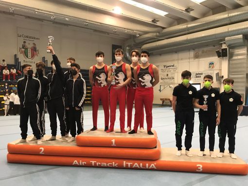 Martina Saroglia, Sophie Graziano, Fatima Rosset e Sofia Chiumello con la piccola Annie Desandré