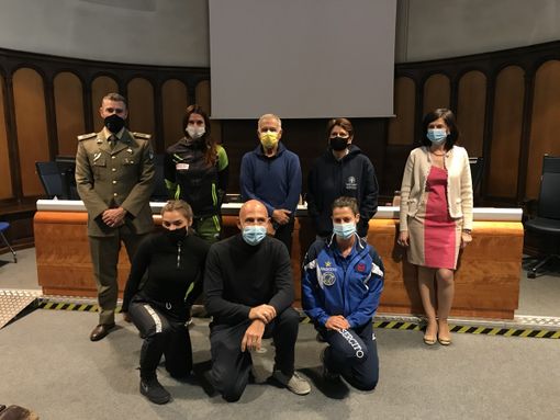 In piedi da sn Davide Dallago, Martine Michieletto, Pietro Giglio, Maria Grazia Monaci, Anna Maria Pioletti; in basso da sn Noemi Kraja, Andrea Borney, Mara Zini In piedi da sn Davide Dallago, Martine Michieletto, Pietro Giglio, Maria Grazia Monaci, Anna Maria Pioletti; in basso da sn Noemi Kraja, Andrea Borney, Mara Zini