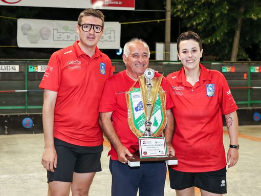 Nella foto,  Grosso e Carlini con il presidente della Borgonese, Piero Pettigiani