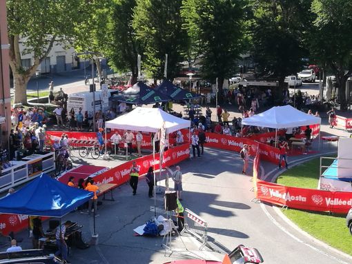 Ciclismo: Caos al Giro della Valle d'Aosta Ciclismo: Caos al Giro della Valle d'Aosta