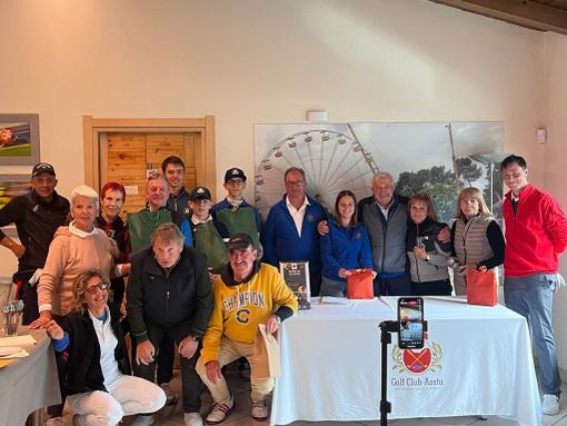 Da sinistra: Luca Raiteri, Ferrari Graziella, Sara Raiteri, Paola Antonutti, Dario Martignene, Ennio Subet, Emanuele Giachino, Ivo Chatillard, Alessandro Subet, Federico Subet, Edi Avoyer, Michelle Avoyer, Dario Come’ (presidente), Anita Cuneaz, Rosella Grange e Xavier Avoyer. Da sinistra: Luca Raiteri, Ferrari Graziella, Sara Raiteri, Paola Antonutti, Dario Martignene, Ennio Subet, Emanuele Giachino, Ivo Chatillard, Alessandro Subet, Federico Subet, Edi Avoyer, Michelle Avoyer, Dario Come’ (presidente), Anita Cuneaz, Rosella Grange e Xavier Avoyer.