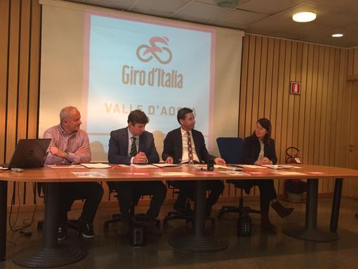 Da sn: l'assessore allo Sviluppo economico di Saint-Vincent, Paolo Rollandin; il sindaco di Courmayeur, Stefano Miserocchi; l'assessore regionale allo Sport, Laurent Vierin e la presidente di SkyWay Monte Bianco, Federica Bieler Da sn: l'assessore allo Sviluppo economico di Saint-Vincent, Paolo Rollandin; il sindaco di Courmayeur, Stefano Miserocchi; l'assessore regionale allo Sport, Laurent Vierin e la presidente di SkyWay Monte Bianco, Federica Bieler